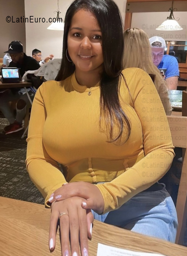 Date this foxy United States girl Lisbet from New York US25270