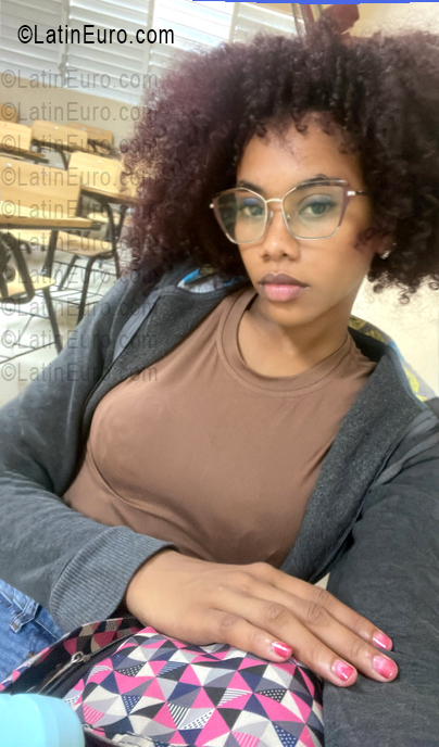 Date this pretty Dominican Republic girl Daniela from Santo Domingo DO55829