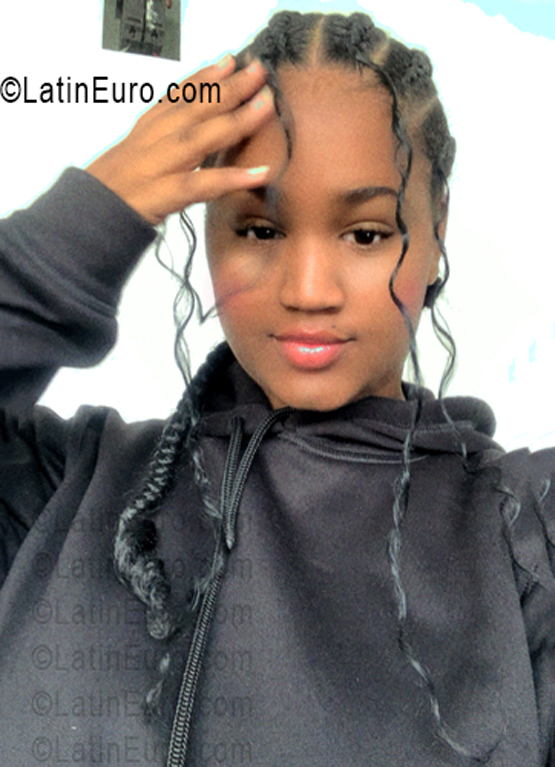 Date this good-looking Dominican Republic girl Hillarys from Moca DO55887