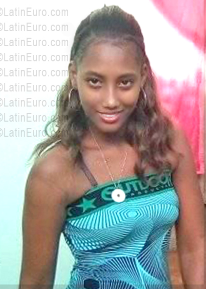 Date this young Italy girl Besaida from san pedro de macoris DO55889