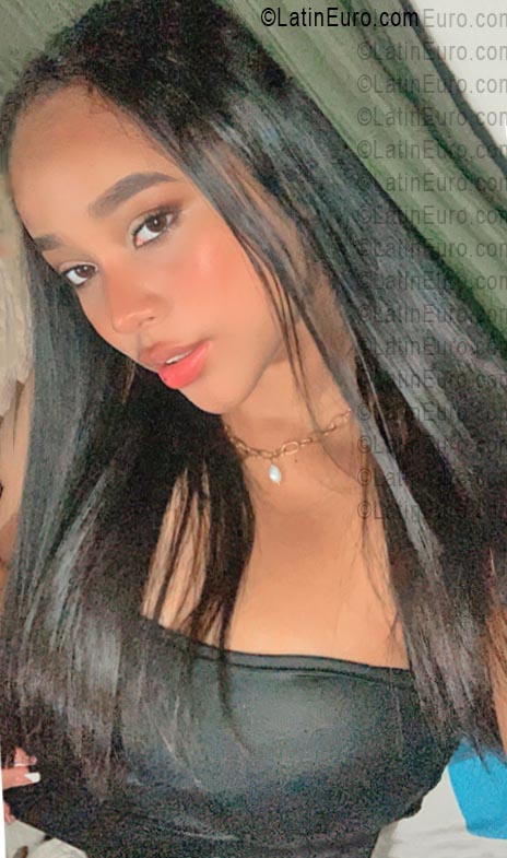 Date this pretty Colombia girl Nayeli from Cali CO33589
