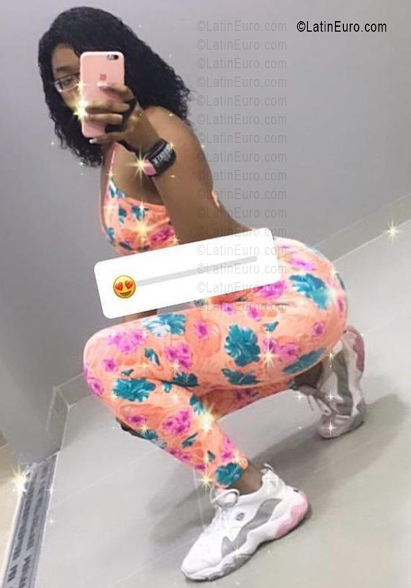 Date this young Colombia girl Tivi from Medellin CO33592