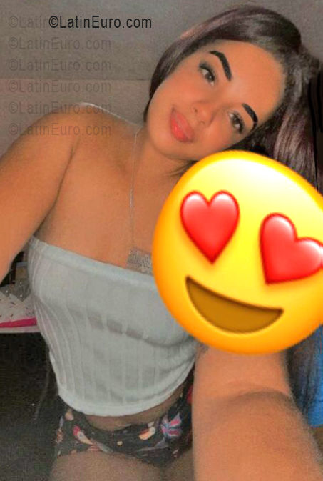 Date this pretty Dominican Republic girl Anglica from Santo Domingo DO55961