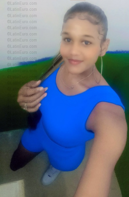 Date this delightful Dominican Republic girl Rosi from Santo Domingo DO55970