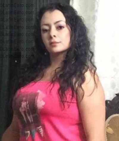 Date this pretty Colombia girl Andrea from Cali CO33630