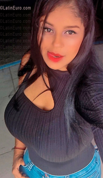 Date this sultry Venezuela girl Yary from Aragua VE5412