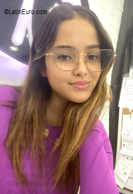 Date this pretty Venezuela girl Arianna from Zulia VE5413