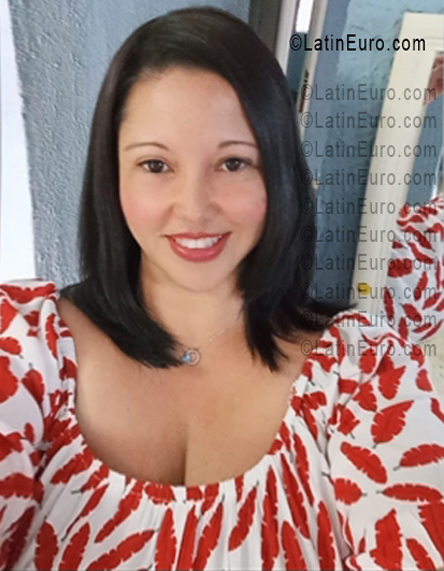 Date this tall Panama girl Rosario from Panama PA1427
