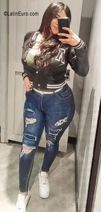 Date this beautiful Venezuela girl Sthefania from Valencia VE5427