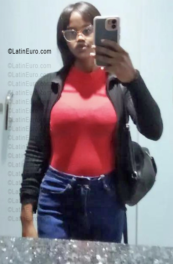 Date this charming Dominican Republic girl Neyi from Azua DO56104