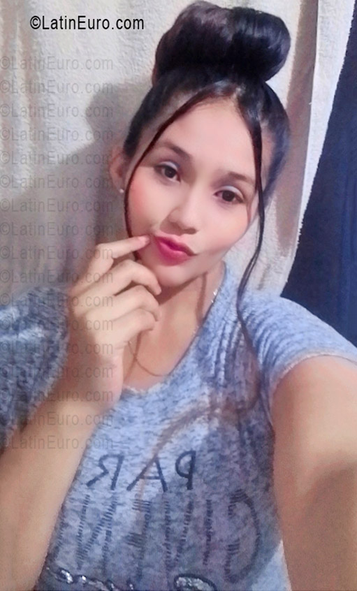Date this sultry Venezuela girl Albanys from Caracas VE5440