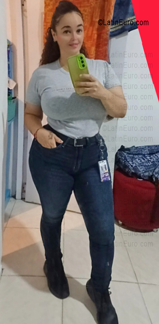 Date this lovely Dominican Republic girl Loyda from Monsenor Nouel DO56187