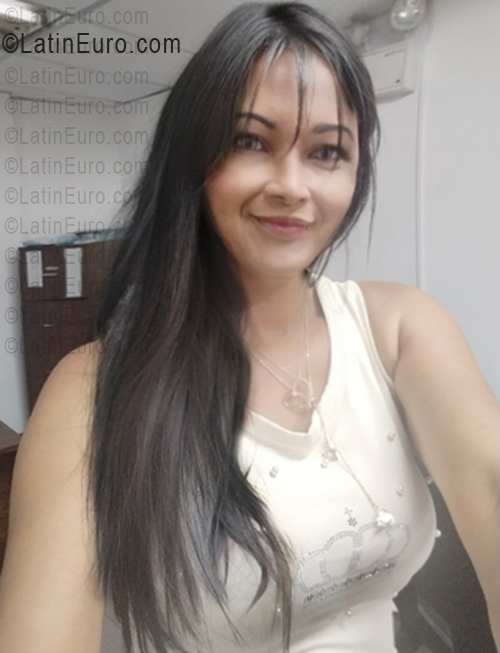 Date this happy Venezuela girl Mar from Caracas VE5509