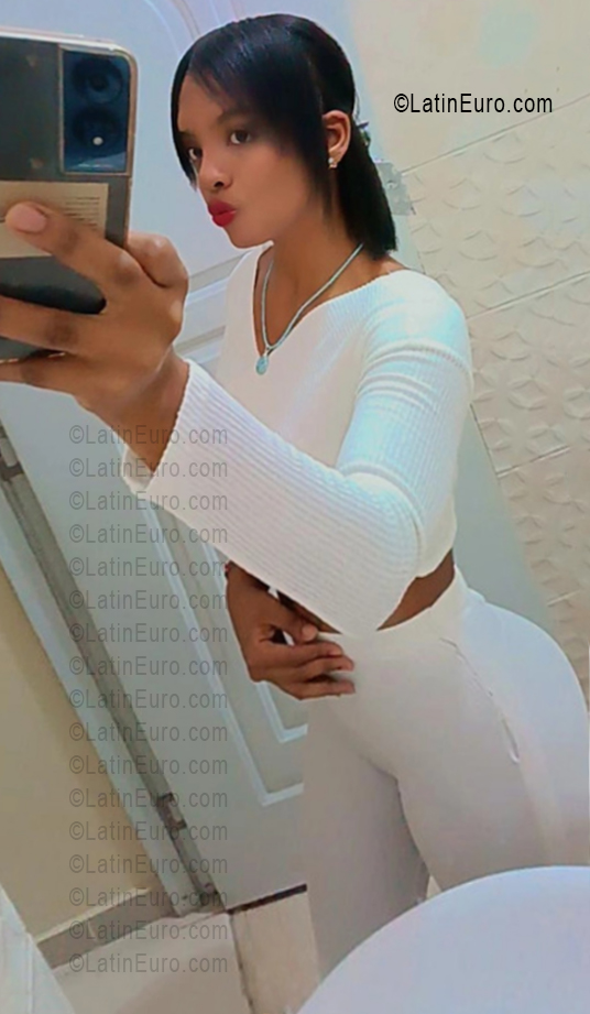 Date this pretty Dominican Republic girl Malin from Santo Domingo DO56211