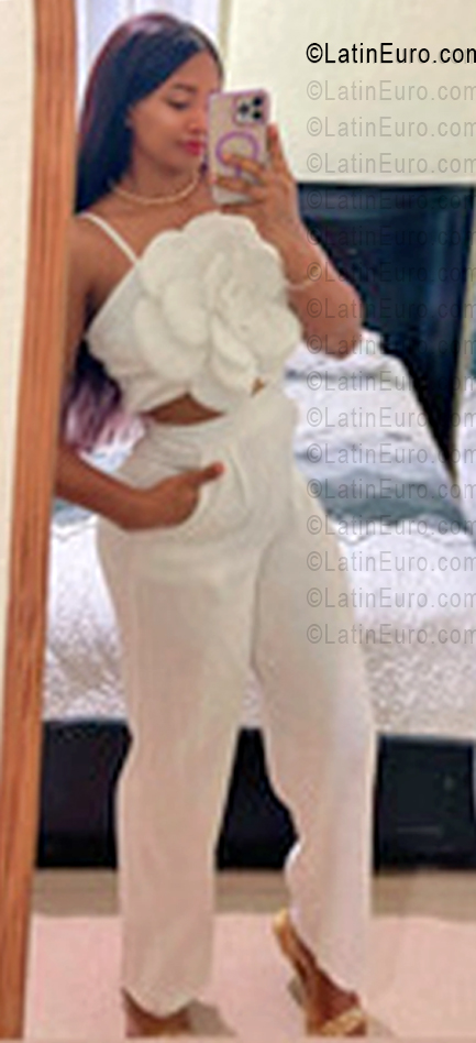 Date this lovely Dominican Republic girl Karina from La Romana DO56301
