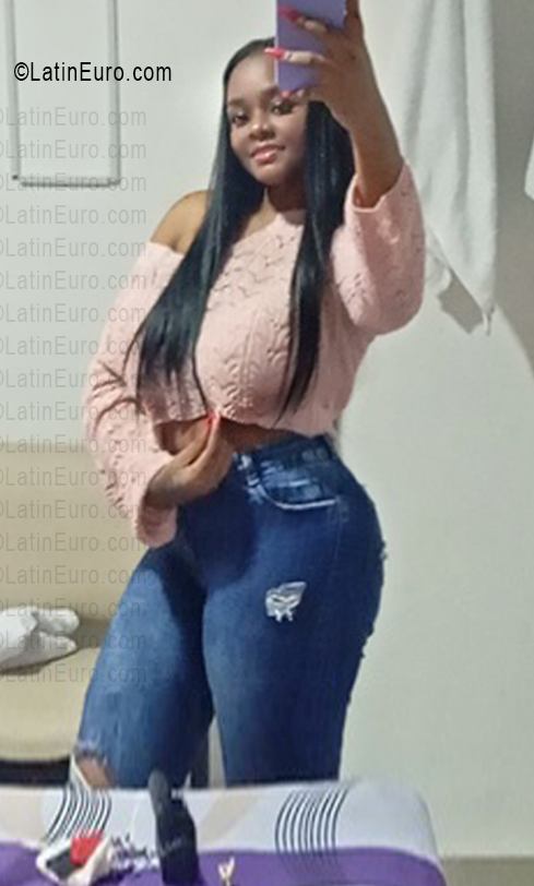 Date this young Colombia girl Tatiana from Cali CO33711
