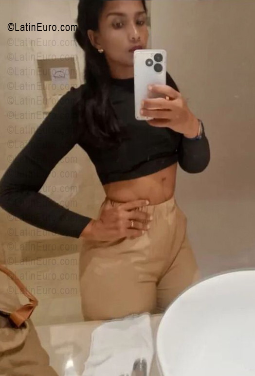Date this voluptuous Dominican Republic girl Karen from Santo Domingo DO56342