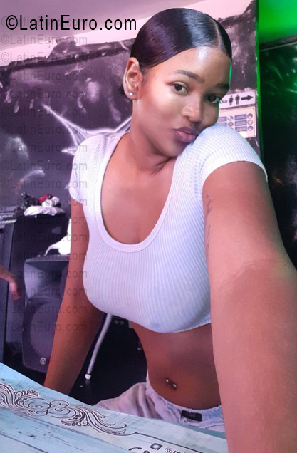 Date this pretty Dominican Republic girl Ema from Santo Domingo DO56346