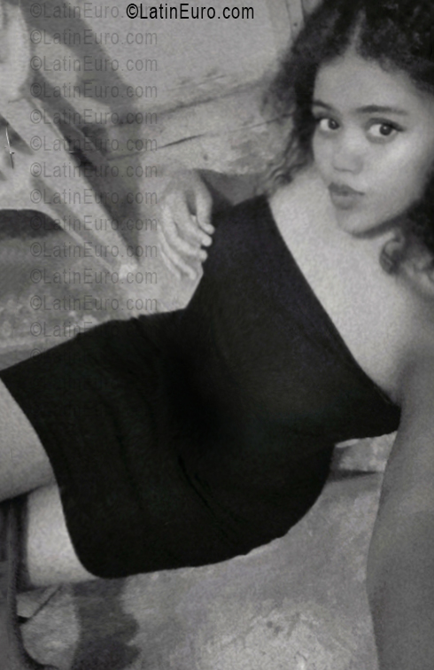 Date this voluptuous Dominican Republic girl Esme from La Altagracia DO56349