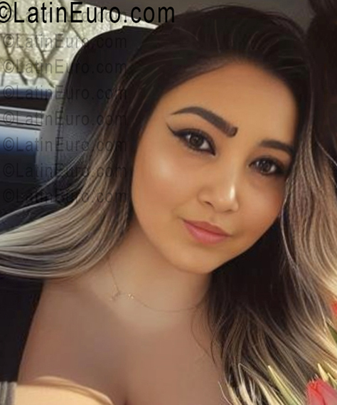Date this young Colombia girl Jeniret from Bogota CO33729