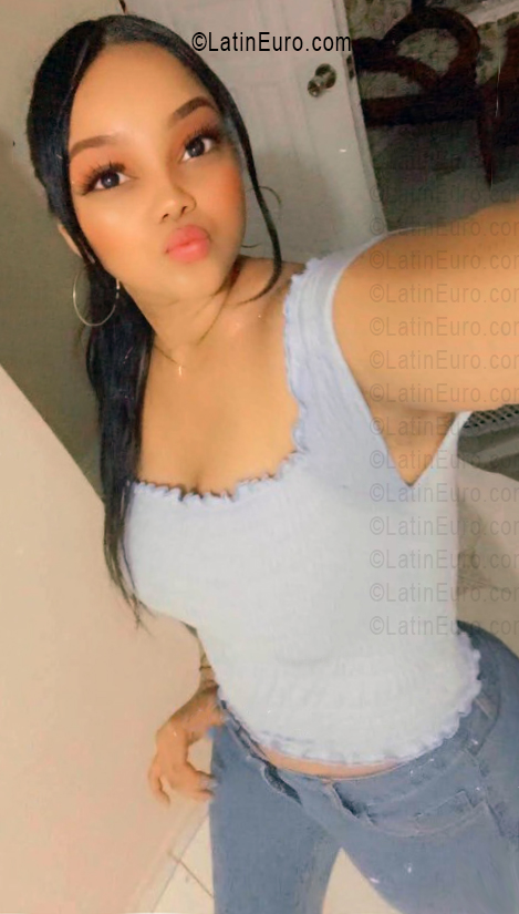 Date this happy Dominican Republic girl Camila from Santo Domingo DO56451