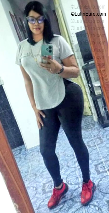 Date this young Venezuela girl Marielena from Venezuela VE5690