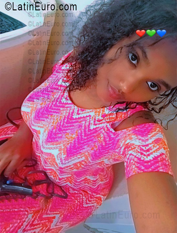 Date this hot Dominican Republic girl Neiry from Santo Domingo DO56470