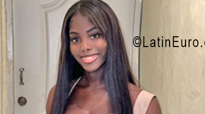 Date this good-looking Dominican Republic girl Natalia from Romana DO56494