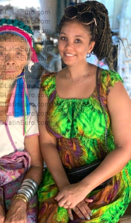 Date this hard body Dominican Republic girl Ariez from Santo Domingo DO56643