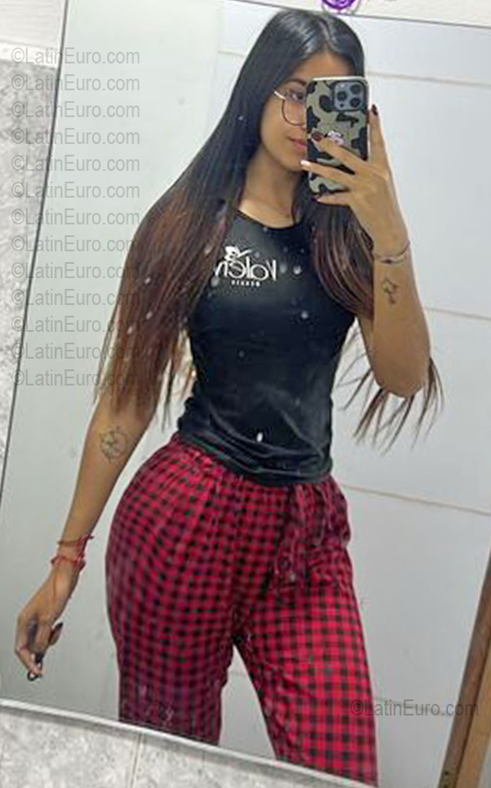 Date this athletic Venezuela girl Valery Andrea from Valencia VE5725