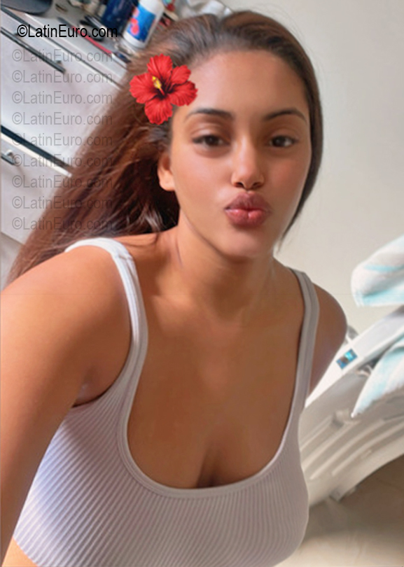 Date this beautiful Dominican Republic girl Maria from Santo Domingo DO56724
