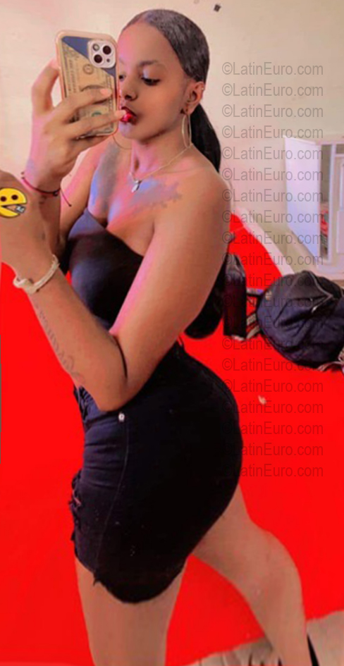 Date this athletic Dominican Republic girl Esther from Santiago De Los Caballeros DO56741