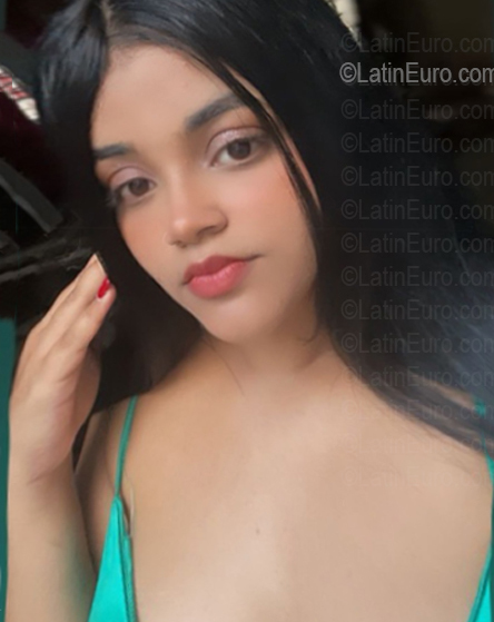 Date this georgeous Dominican Republic girl Dairiany from Tenares DO56744