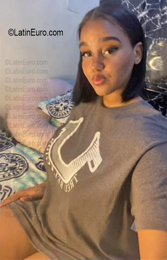 Date this foxy Dominican Republic girl Ashley from Santo Domingo DO56766