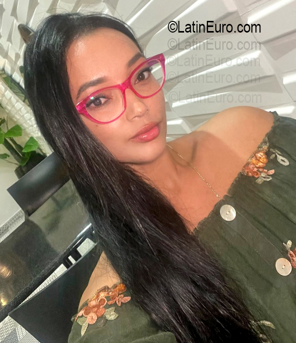 Date this exotic Dominican Republic girl Katherine from Santiago DO56769