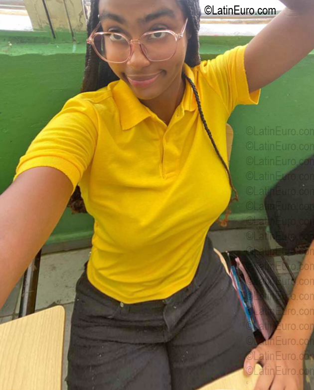 Date this hard body Dominican Republic girl Luz from La Altagracia DO56780