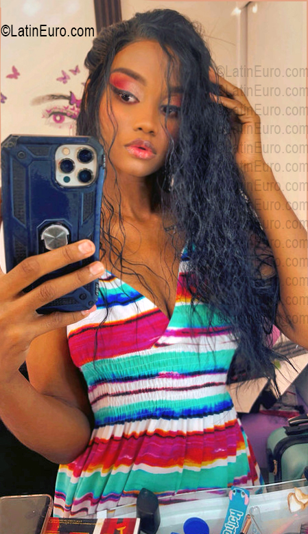 Date this charming Dominican Republic girl Roxy from Barahona DO56911