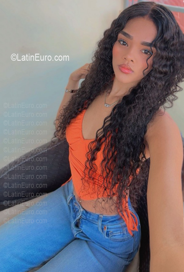 Date this delightful Dominican Republic girl Julis from Santo Domingo DO56913