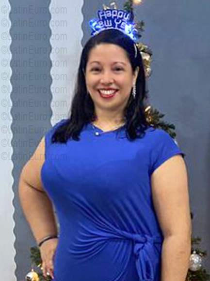 Date this nice looking Panama girl YARI from Panama PA1441