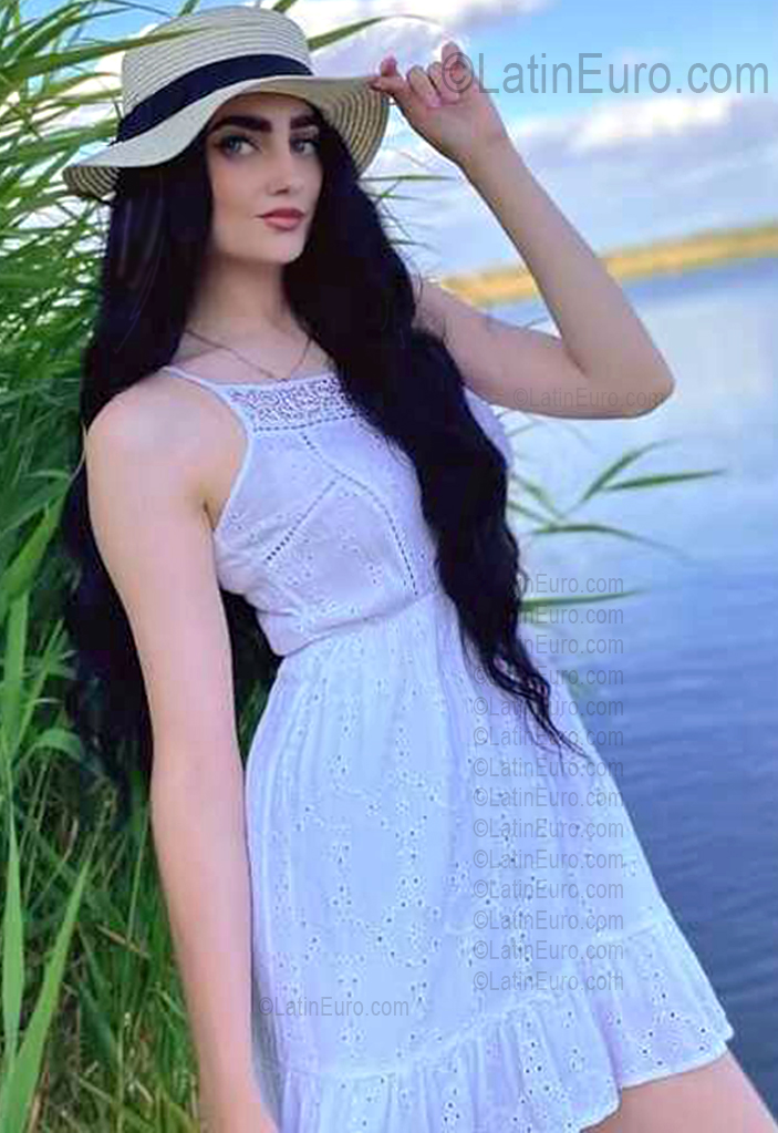 Date this attractive Ukraine girl Oli from Kherson UA97