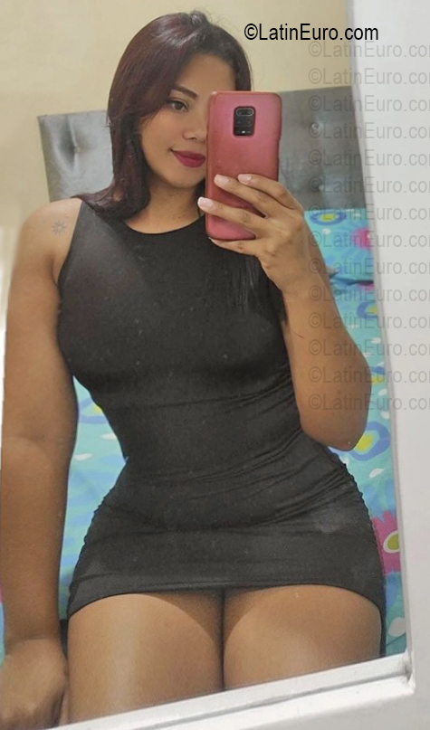 Date this attractive Colombia girl Nathaly from Cali CO33831
