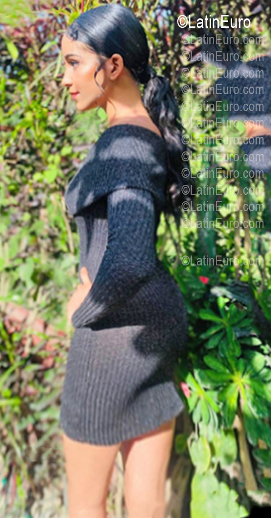 Date this stunning Dominican Republic girl Yaneris from Moca DO56973