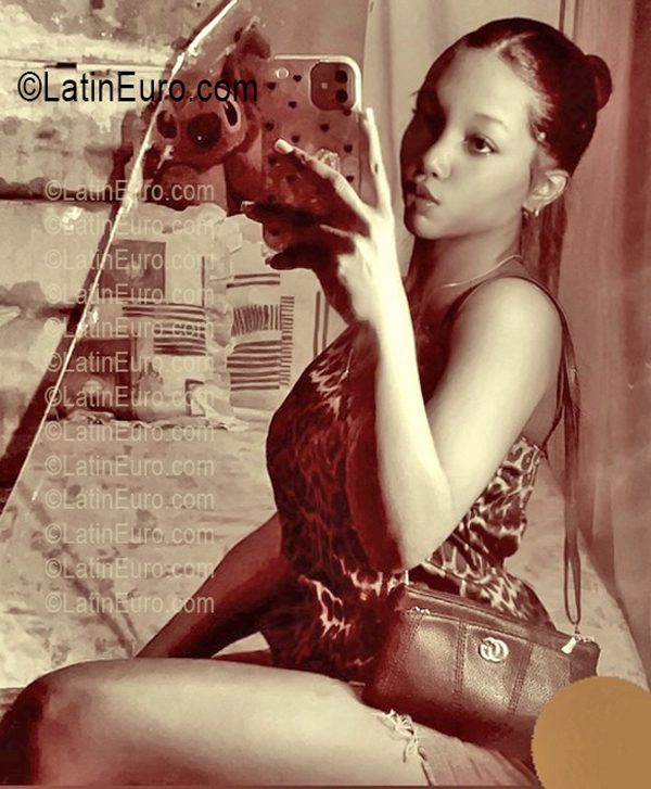 Date this exotic Dominican Republic girl OCAIRA from Sanchez Ramirez DO57005