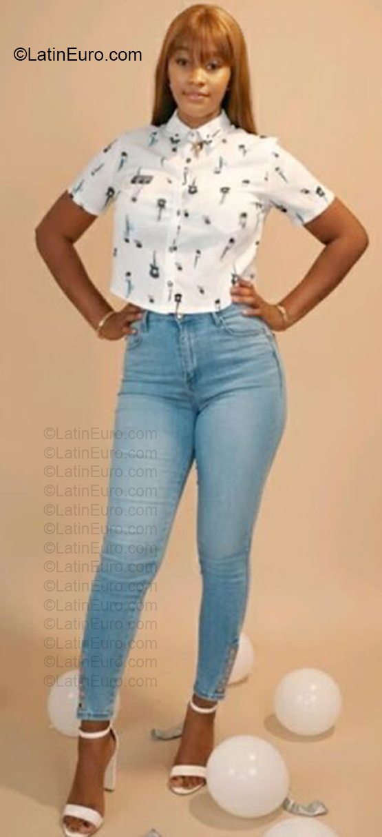 Date this charming Dominican Republic girl YANEISY from Santo Domingo DO57012