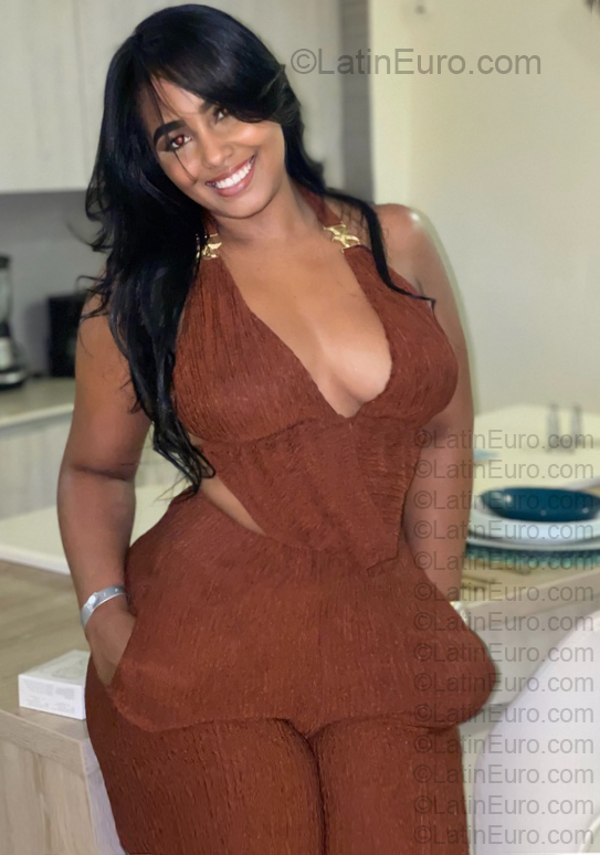 Date this gorgeous Colombia girl Johana from Cartagena CO33880