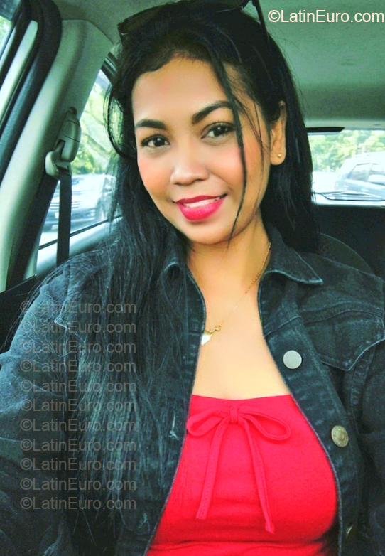 Date this lovely Venezuela girl Lia from Caracas VE5752