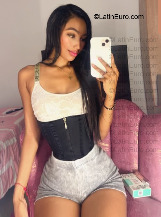 Date this voluptuous Colombia girl Diana from Cali CO33891