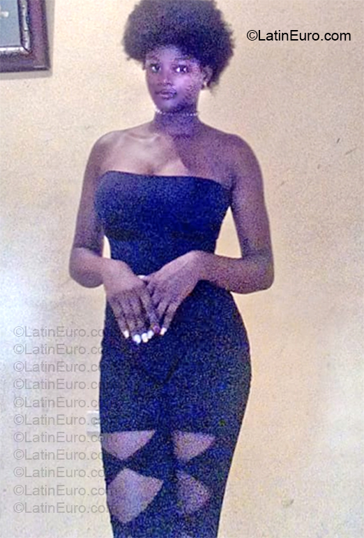 Date this gorgeous Dominican Republic girl Woodnia from Santo Domingo DO57159