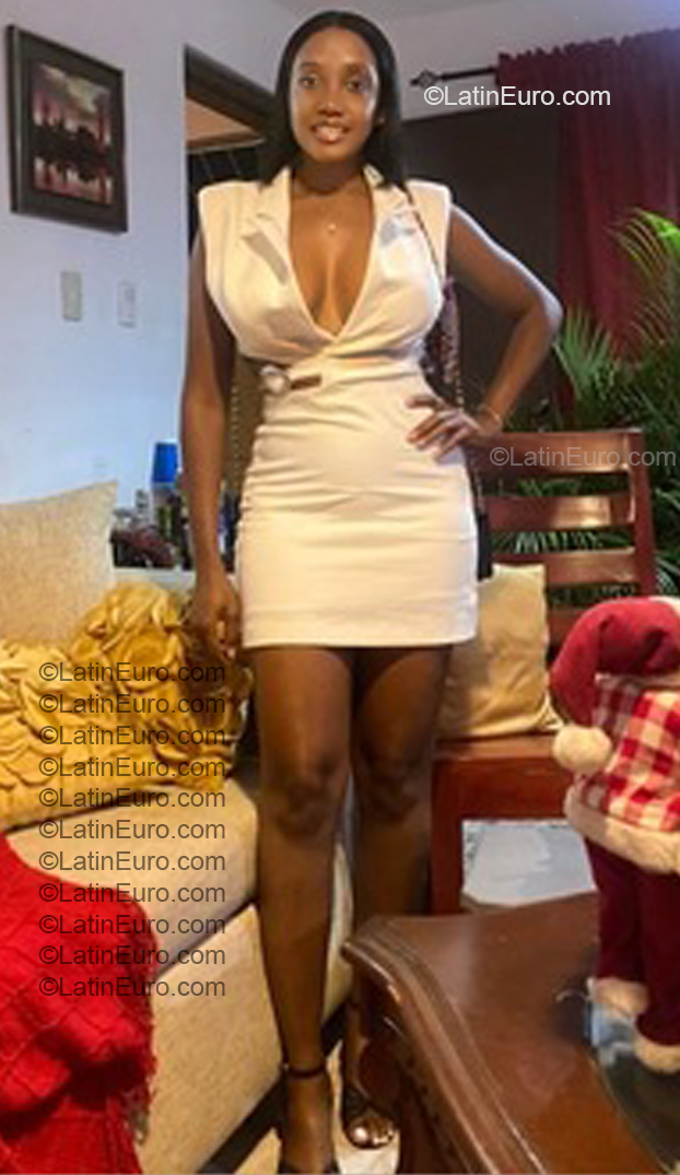 Date this nice looking Dominican Republic girl Wilcy from Santo Domingo DO57166