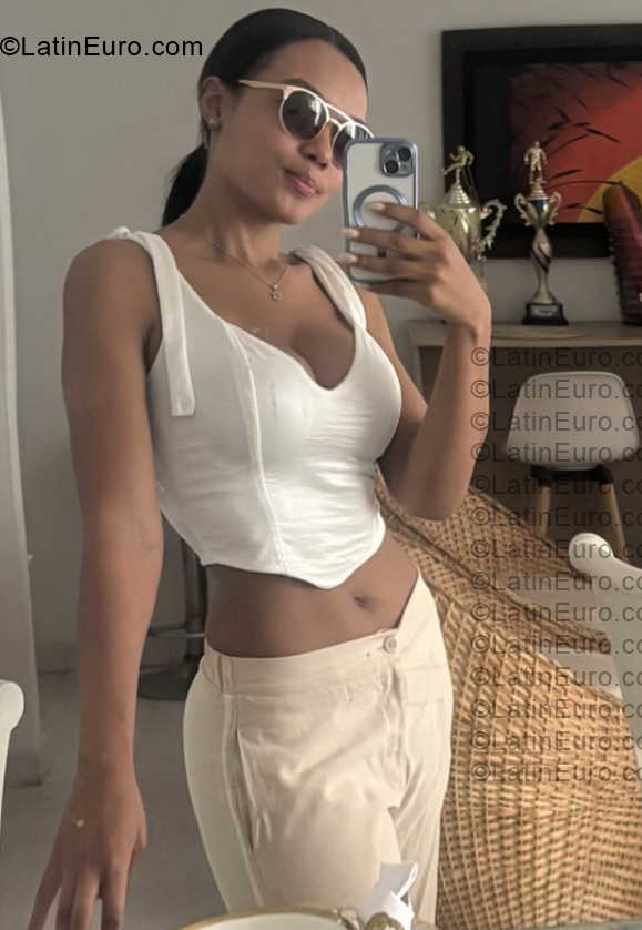 Date this sultry Colombia girl Sara from Cali CO33901
